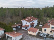 Paritalo, myytävä asunto tontin perällä