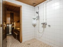 kylpyhuone ja sauna alakerta