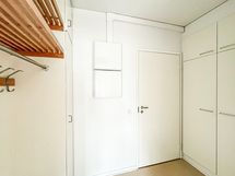 Eteisessä on kivasti säilytystilaa.