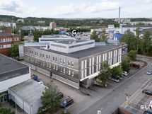 Taloyhtiöllä on lastaussilta talon takana