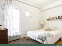 ensimmäinen suurempi makuuhuone