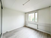 Huoneiden ikkunasuunta on pohjoiseen.