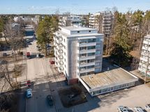 Laurea n. 250 m, Kipinä-lukio n. 900 m, Hyrian Kruunu n. 1,6 km.