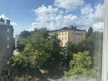 Ikkunanäkymää olohuoneesta