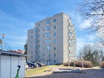 Vuonna 1995 rakennettu yhtiö sijaitsee omalla tontillaan.