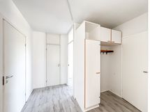 Eteisessä säilytystilaa.