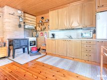 Keittiö/oleskelu tila mökki 1