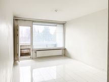 Valoisa läpitalon kaksio, hyvien kulkuyhteyksien äärellä!