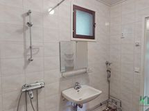 Pesuhuoneessa ikkuna