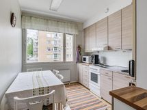 Keittiö uusittu osittain LVIS-remontin yhteydessö