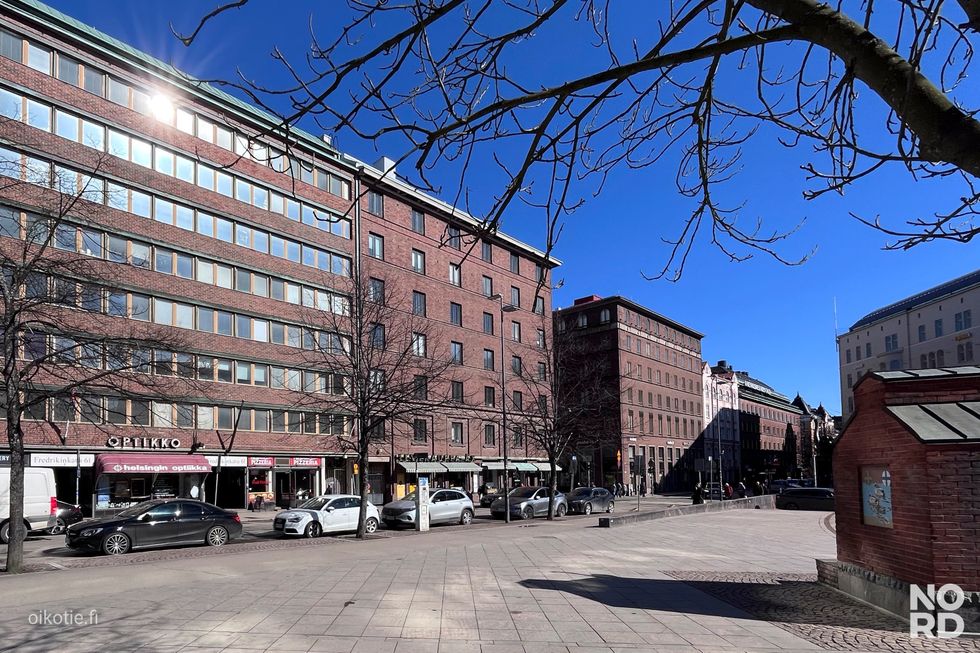 Julkisivu Kampin torille