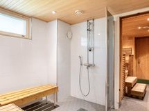 Taloyhtiön saunan pesuhuone