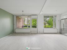 Olohuoneesta käynti parvekkeelle