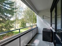 koko huoneiston levyinen parveke aukeaa Otsolahdelle