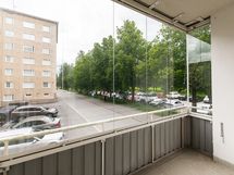 Lasitetulta länsiparvekkeelta avarat näkymät