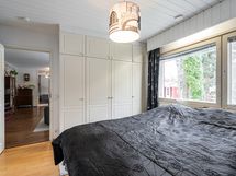 Myös kolmannesta makuuhuoneesta löytyy kaapistot