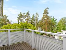 Yläkerran parveke