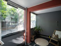 Tunnelmallinen kaksiosainen parveke.