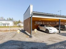 Autokatos ja huoneiston mukana mahdollisesti ostettavat autopaikat