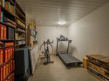 Alakerran ask-huone