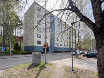 Vuonna 1976 rakennettu yhtiö seisoo omalla tontillaan.