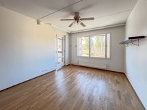 Tilava ja hyväpohjainen kaksio omalla parvekkeella ja saunalla Tuomarilan aseman vierestä.