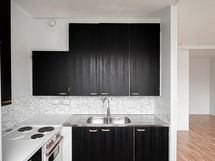 … kaappitilaa on reilusti ja  liitännät pöytä / tai kaappi malliselle astianpesukoneelle.