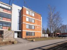 Taloyhtiön takapihaa