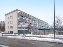Uudempi talo Lähderannassa