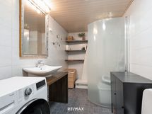 Yläkerran pesuhuone