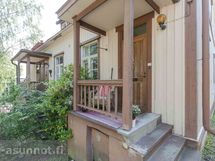 Asunnon oma sisäänkäynti