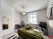 Kodikas läpitalon asunto vuokrattuna loistosijainnilla.