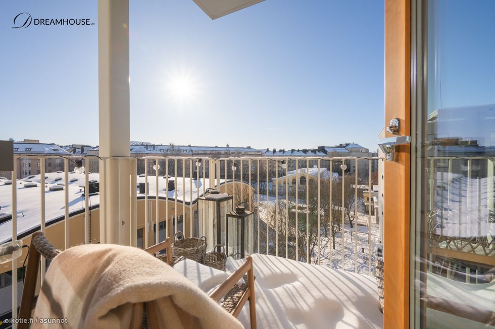 Viidennen kerroksen päätyhuoneisto avarilla näkymillä!