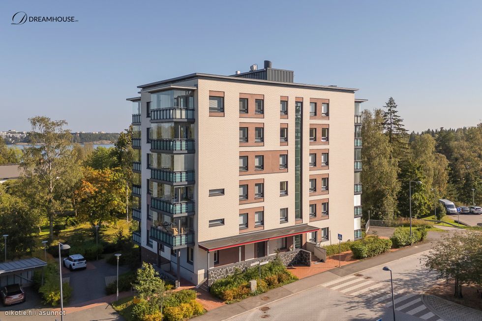 Uudenveroinen koti Sarfvikissa meren lähellä!