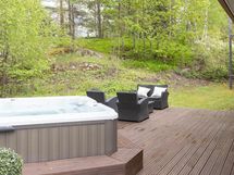 Terassilla hyvin tilaa kalusteille.