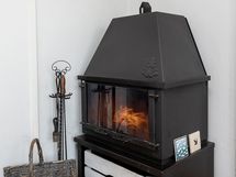 olohuoneessa on takkakamina