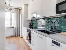 Vuonna 2025 remontoitu tyylikäs keittiö