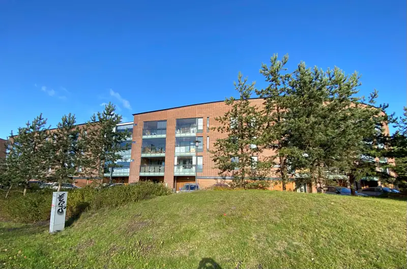 Oma sauna ja iso lasitettu parveke, merellinen sijainti (1/4)