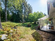 Talon takapihan terassia