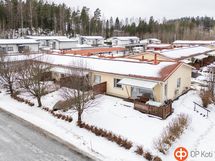 Päätyasunto ja iso oma piha