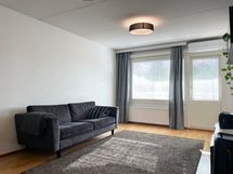 Olohuoneessa on myös ilmalämpöpumppu ja tilasta on kulku parvekkeelle