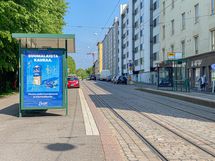 Julkiset liikenneyhteydet ovat erinomaiset.