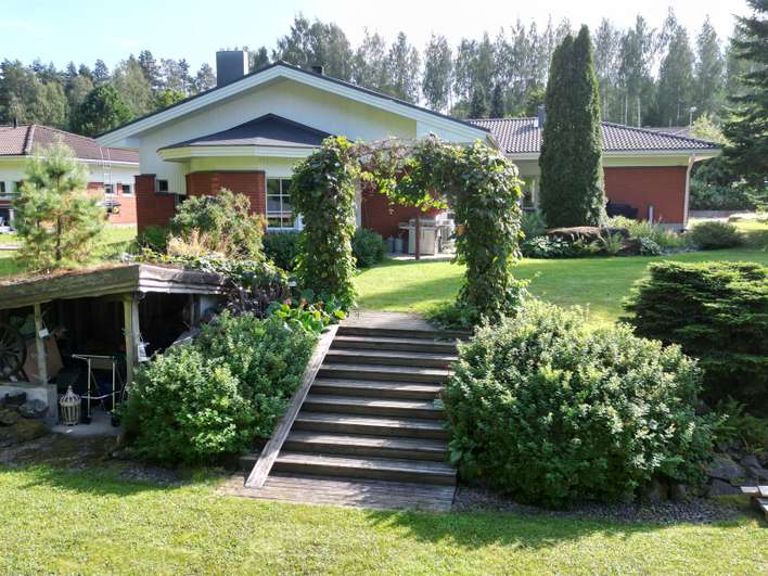 Omakotitalo, 4h+k+khh+ph+s, 145/176 m², Pihlajaniemi - Näkymä 2