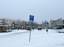 Asunnolta keskustaan ja sen palveluihin sekä bussiasemalle alle kilometrin matka.