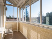 Asunnon toinen lasitettu parveke
