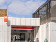 Urheilupuiston metroasema on ihan vieressä