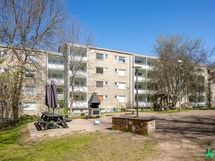 Rauhallinen piha-alue