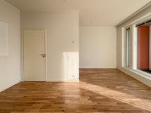 Alkovin leveys on 175cm, joten sinne mahtuu parisänkykin.