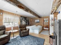 Näkymiä makuuhuoneesta ruokailutilan suuntaan