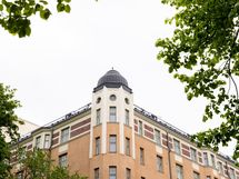 Kaunis jugendtalo ja huoneiston erkkeri (ylin kerros)